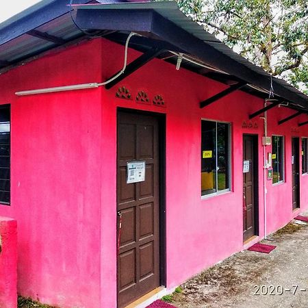 فيلا هولو لانجاتفي Lopoh Waterfront Budget Chalets المظهر الخارجي الصورة