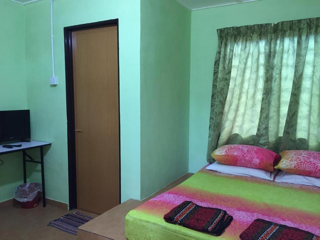 فيلا هولو لانجاتفي Lopoh Waterfront Budget Chalets المظهر الخارجي الصورة